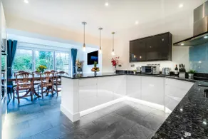 Two Waters 4bed Luxury Business and Retreat - Image 3
