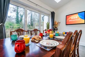 Two Waters 4bed Luxury Business and Retreat - Image 2