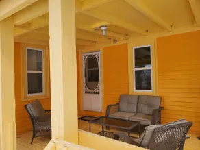 Charming Retreat in Town - Image 4