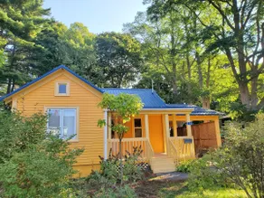 Charming Retreat in Town - Image 3