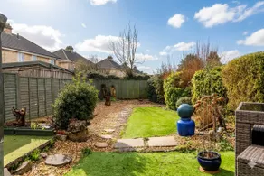 Easter Grove - 3-Bed House with Garden & Parking - 15 min to Bath Centre - Image 2