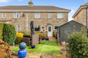 Easter Grove - 3-Bed House with Garden & Parking - 15 min to Bath Centre - Image 3