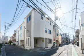 101㎡ Entire House | Up to 8 People | Free Parking | 6 Minutes to Shinjuku | 8 Minutes on Foot to Koenji - Image 2