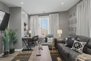 2BR Condo in Walkable Area & 5 mins to Broadway - Image 5