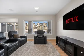 Canal-view home, pool table, theatre seats, office - Image 4