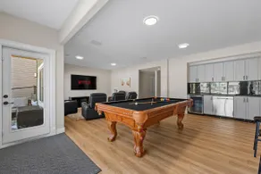 Canal-view home, pool table, theatre seats, office - Image 3