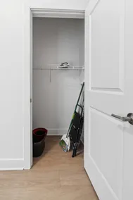 Luxury Lil' Italy 2BR, Sleeps 6 Free, Parking Gym - Image 4
