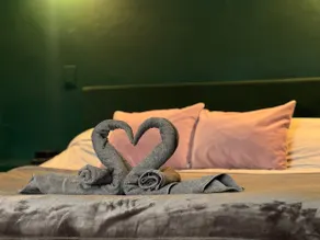 Tandem • Space for two • King size bed • Parking - Image 2