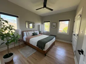 Modern, Three-Bedroom House! 5 min from Downtown! - Image 5