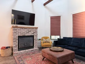 Romantic Victorian Retreat Walkable, Luxe Stay - Image 2