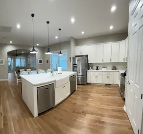 Coastal Resort– Open floor plan home - 4BR ! - Image 5