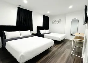 Modern & Relaxing Apt for 4 | Near City+Airport - Image 2