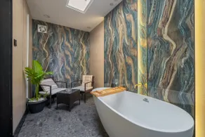 Luxury hotel suite with bathtub and sitting area - Image 2