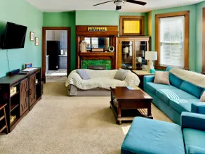 Entire 1st Floor Apartment - 12 min to Pittsburgh! - Image 2