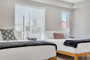 Memorable 3BR/2.5BTH w/ Rooftop by DTLA/Rose Bowl - Image 4