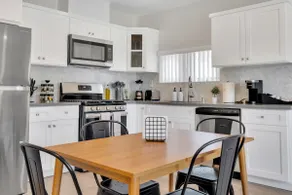 Memorable 3BR/2.5BTH w/ Rooftop by DTLA/Rose Bowl - Image 5