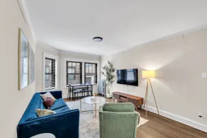 Beautifully Remodeled 2B in Historic Hyde Park - Image 4