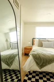Spacious 2 Bed Home - King Bed - Image 3