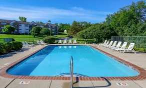 Peaceful Apartment with Pool and Gym - Image 5