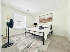 Peaceful Apartment with Pool and Gym - Image 4