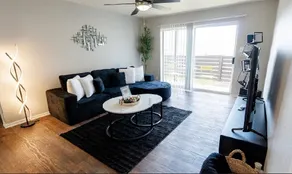 Elegant 1/1 Bedroom Downtown Austin View - Image 4