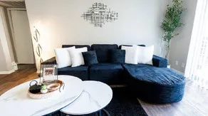Elegant 1/1 Bedroom Downtown Austin View - Image 2