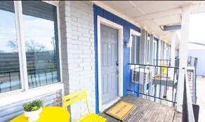 Serene Studio Haven Downtown Austin View - Image 4