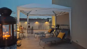 Bright apartment with terrace and free parking - Image 2