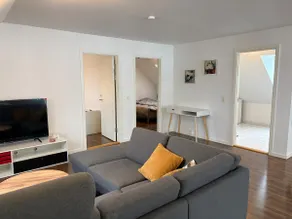 Central location with plenty of space - Image 5