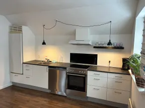 Central location with plenty of space - Image 4