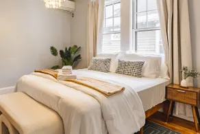 The Oak House, North • Art Deco • Luxe • Relaxing - Image 4
