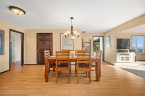 Oregon Wine Country Hillside Retreat - Image 4