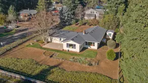 Oregon Wine Country Hillside Retreat - Image 2