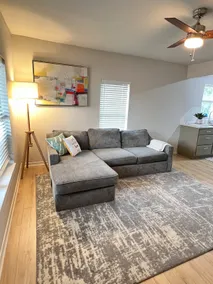 Tyler Gem: Modern Comfort in Quiet Neighborhood - Image 2