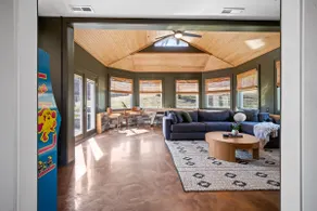 7 min to NRG Park I HotTub I Sauna I Fire Pit - Image 5