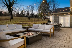 7 min to NRG Park I HotTub I Sauna I Fire Pit - Image 3