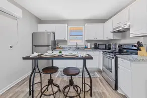 The Patch 5 | Sleeps 4 | King Bed | Near Casinos - Image 3