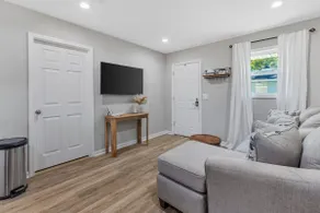 The Patch 5 | Sleeps 4 | King Bed | Near Casinos - Image 4