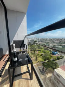 Modern Brand-New Apt 10 Min from Airport - Image 2