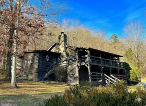 Mountain Magic: Mountain View/3BR/Pets Welcome - Image 2