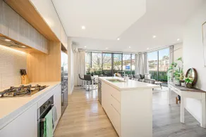 Modern Apartment in Penrith | Close to Shops - Image 2