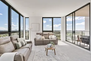 Waterfront Apartment With Panoramic City Views - Image 2
