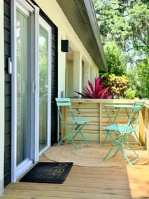 Modern Lux king Suite Just Minutes To Lido Beach and Downtown - Image 2