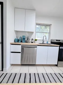 Modern Lux king Suite Just Minutes To Lido Beach and Downtown - Image 5