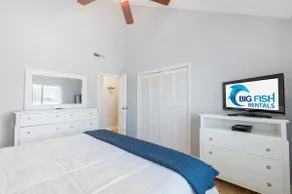 Large 2BR Private Condo Surfside Beautiful Decor - Image 4