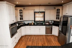 Hill House – Secluded Getaway on 10 Private Acres - Image 3