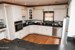Hill House – Secluded Getaway on 10 Private Acres - Image 2
