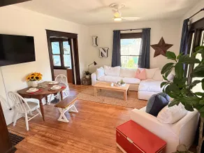 The Howdy Inn – Rustic Charm & Modern Comfort - Image 2
