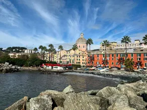 Spacious and bright, a short walk from the sea and 15 minutes from Genoa - Image 3