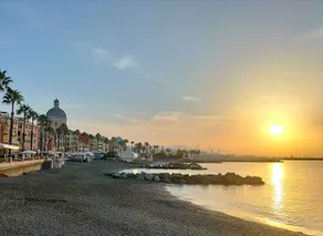 Spacious and bright, a short walk from the sea and 15 minutes from Genoa - Image 2